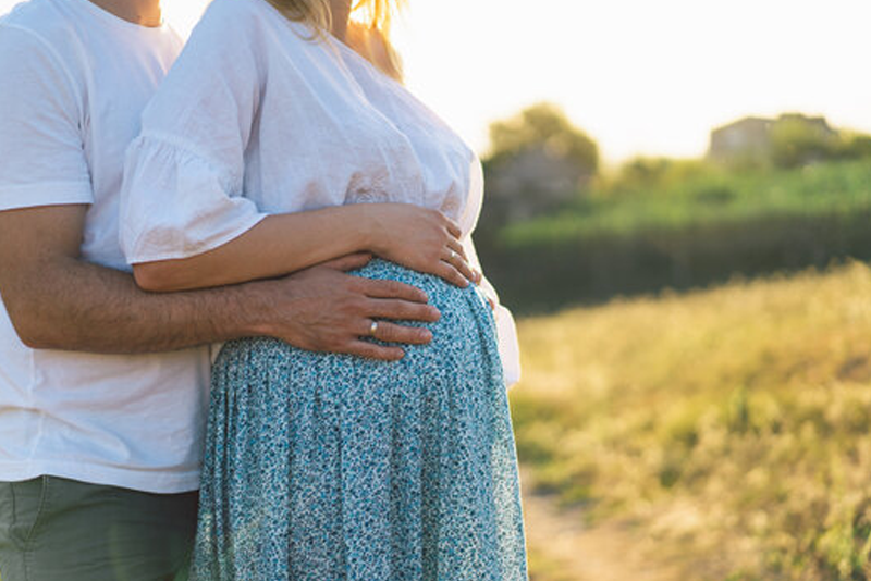 PregnantCouple